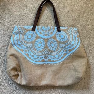 Blue and tan beach bag. Super cute!